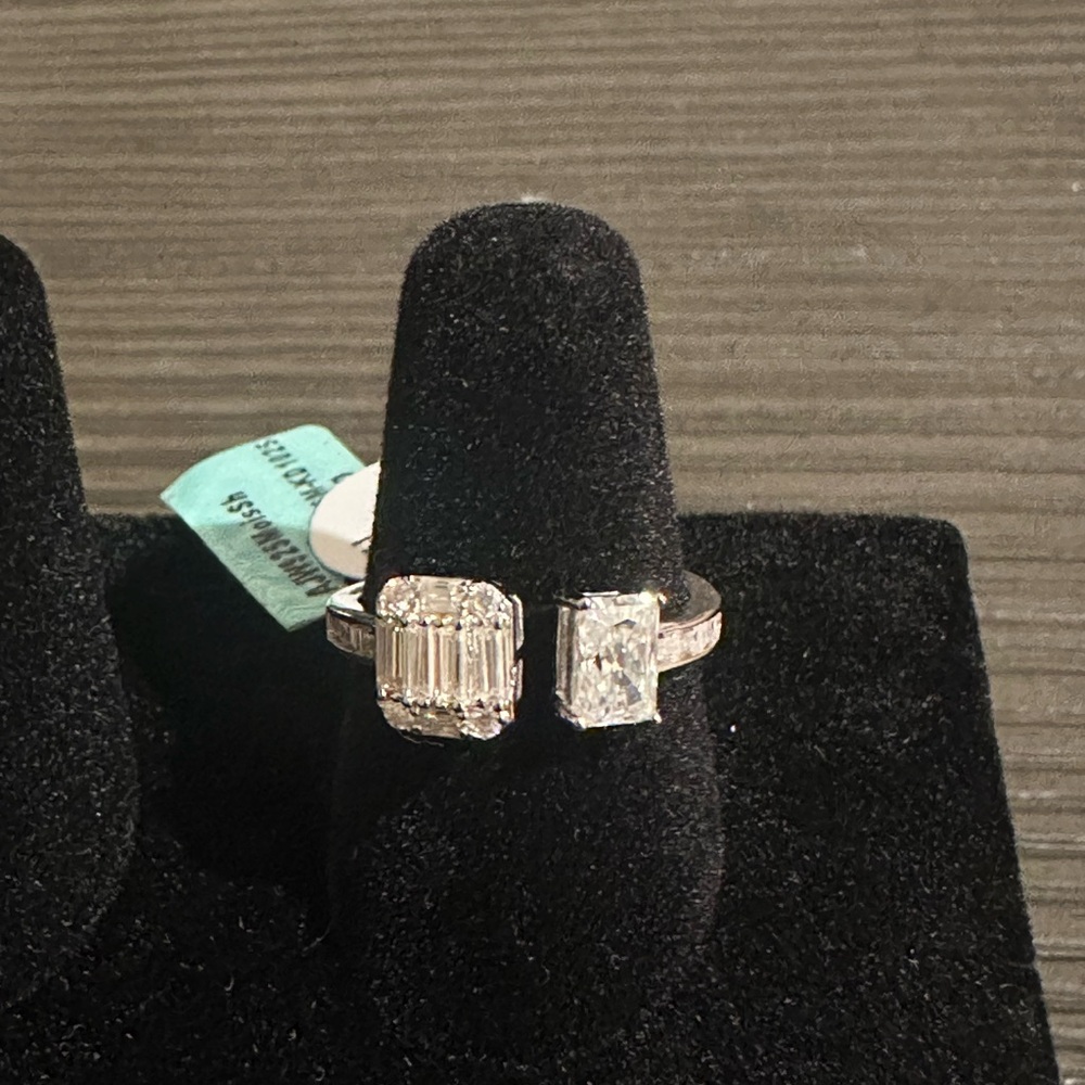 Elegant 925 Silver and Moissanite Women's Ring